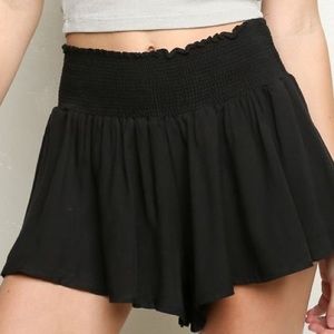 BRANDY MELVILLE BLACK ROSS SHORTS